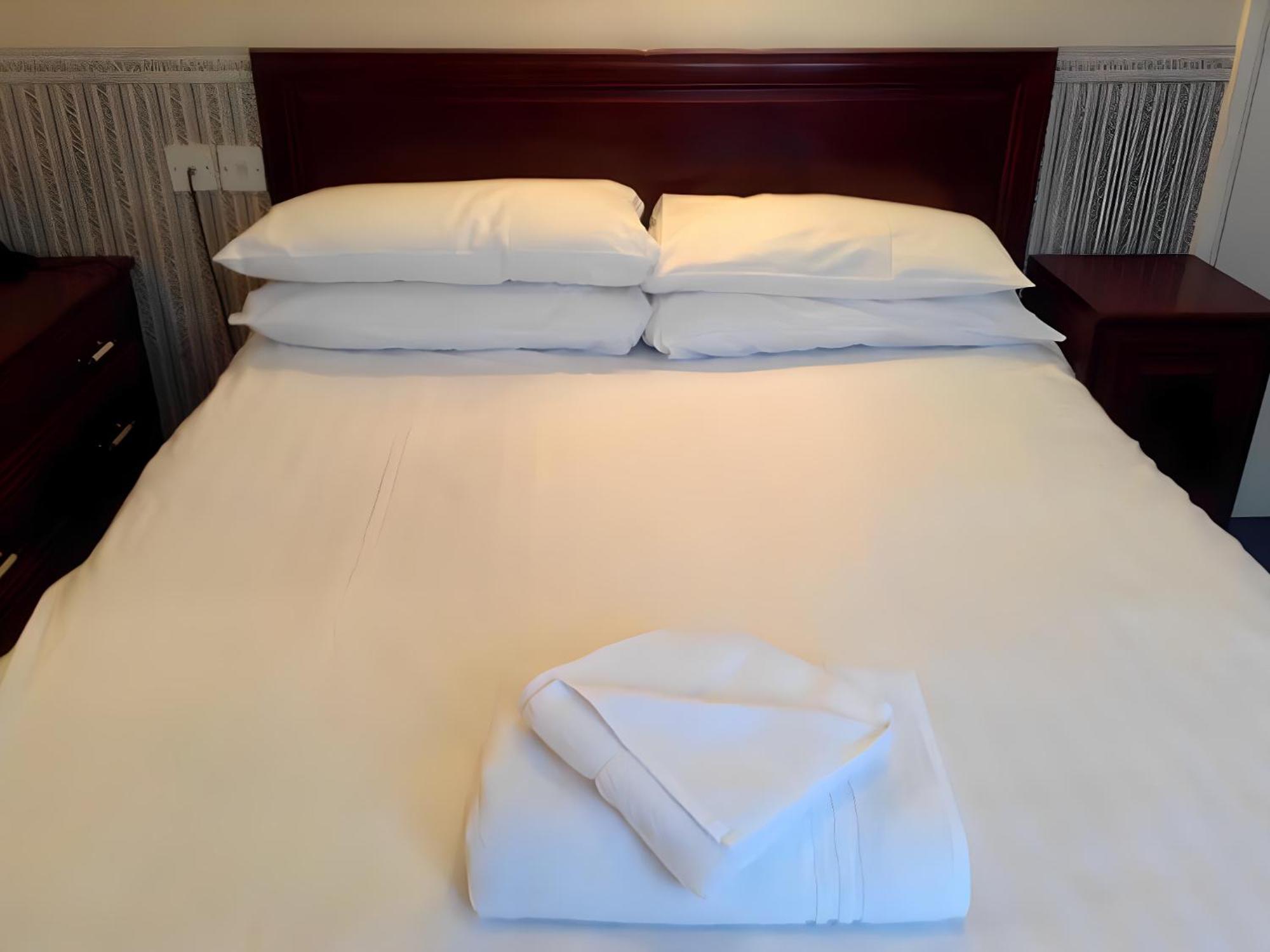 The Star Hotel Southampton Room photo