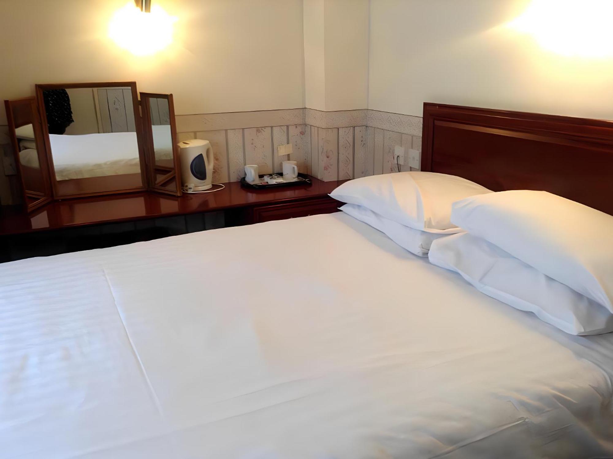 The Star Hotel Southampton Room photo