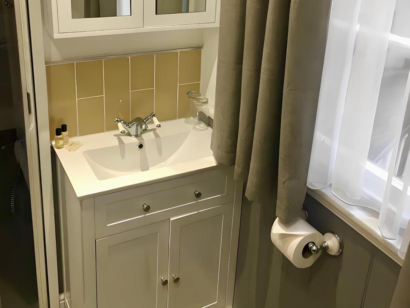 The Star Hotel Southampton Room photo